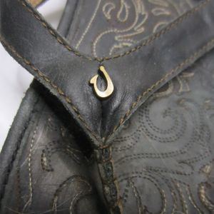 OluKai womens hawaiian inspired flip flops Paniolo model-Sz 10